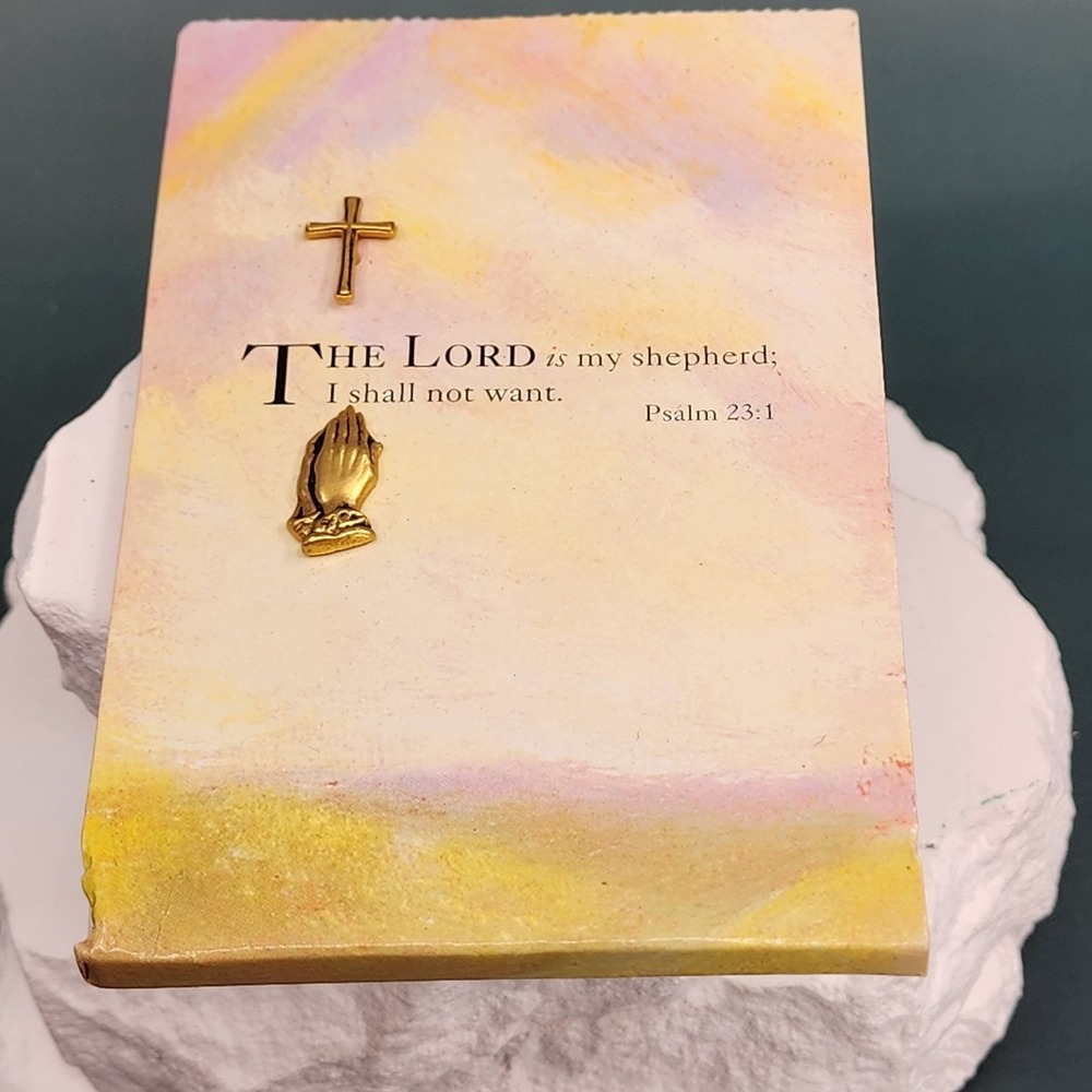 Hallmark Gold Tone Praying Hand Cross Lapel Pin Set Christian Psalm 23 Religious